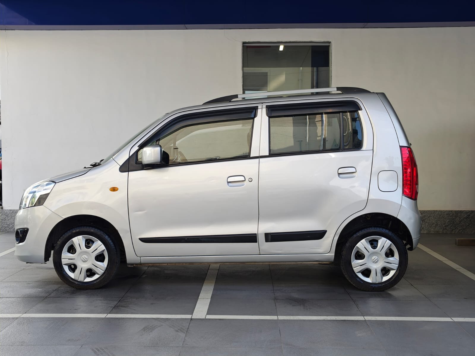 MARUTI SUZUKI WAGON R VXI AMT